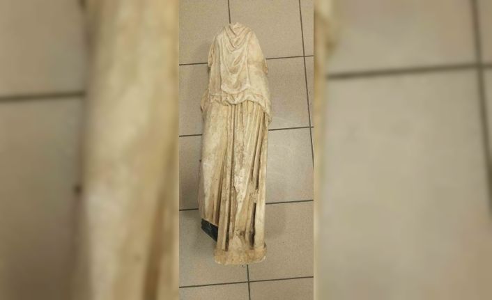 Selanik’te çöp poşetinde 2 bin yıllık heykel bulundu