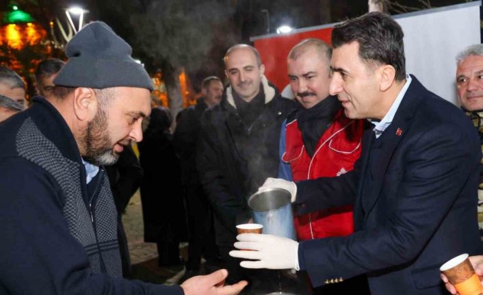 Şeyh Edebali Türbesi’nde vatandaşlara salep ikramı