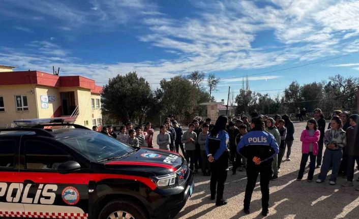 Silifke’de öğrenciler toplumsal ve dijital güvenlik konusunda bilgilendirildi