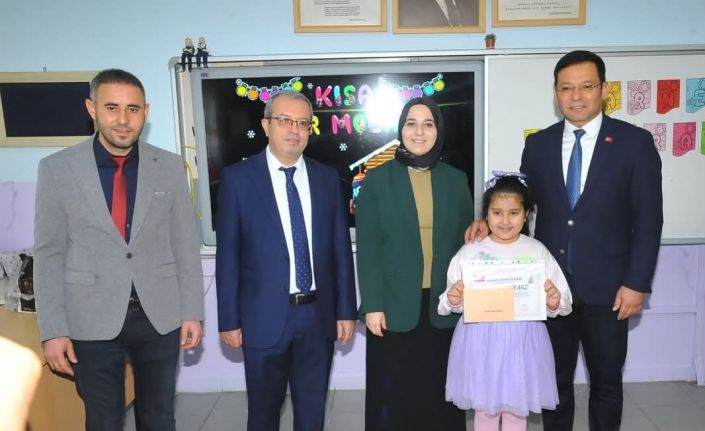 Sındırgı’da öğrenciler karne heyecanı yaşadı