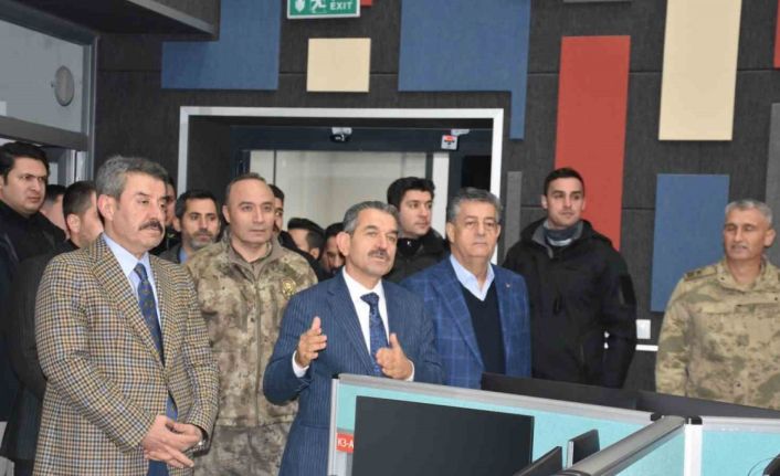 Şırnak Valisi Birol Ekici, güvenlik güçlerinin yeni yılını kutladı