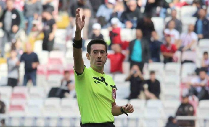 Sivasspor - Kayserispor maçını Burak Pakkan yönetecek