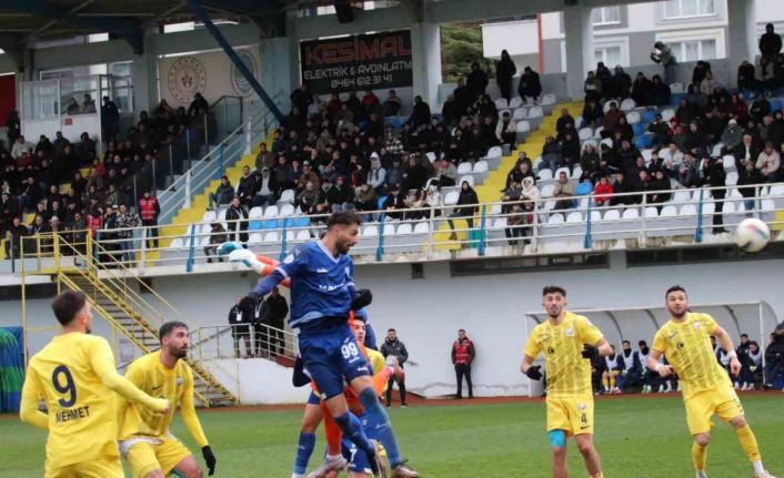 TFF 3. Lig: Pazarspor: 1 - Küçükçekmece Sinop SK: 3