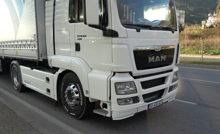 Tırla motosiklet çarpıştı, yaşlı adam ağır yaralandı