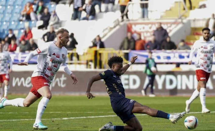 Trendyol Süper Lig: Kasımpaşa: 2 - Gaziantep FK: 1 (İlk yarı)