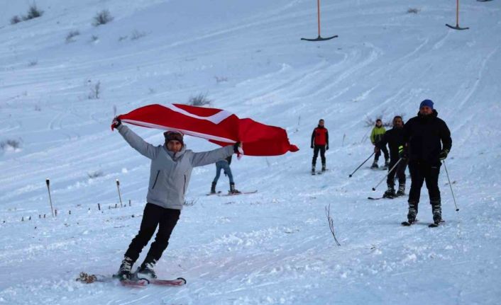 Türkiye’nin göl manzaralı kayak merkezinde sezon açıldı