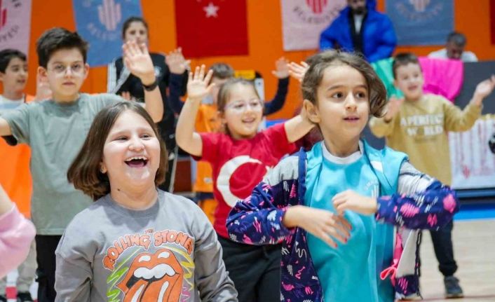 Ümraniyeli öğrenciler yarıyıl tatilini doyasıya yaşıyor