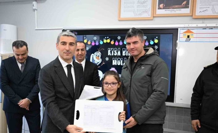 Uşak’ta 61 bin öğrenci karnesini aldı