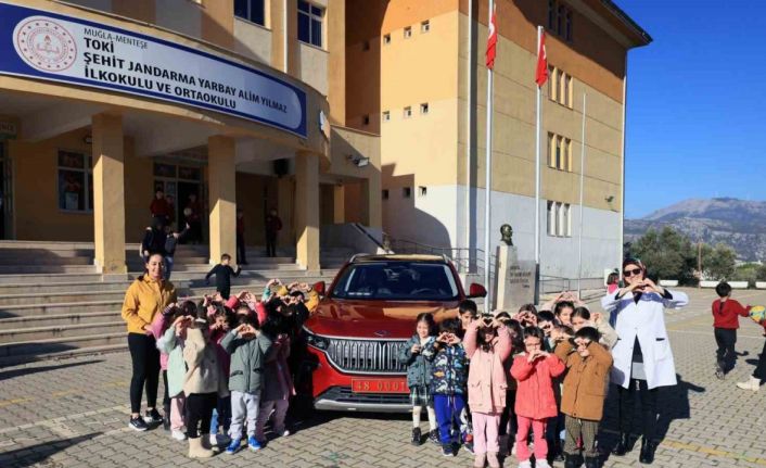 Vali Akbıyık çocukların TOGG talebini geri çevirmedi