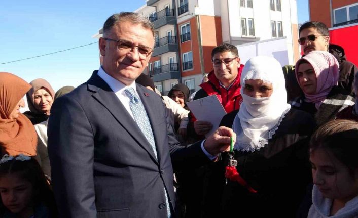 Van’da eşini kaybetmiş ihtiyaç sahibi 51 kadın evlerine kavuştu