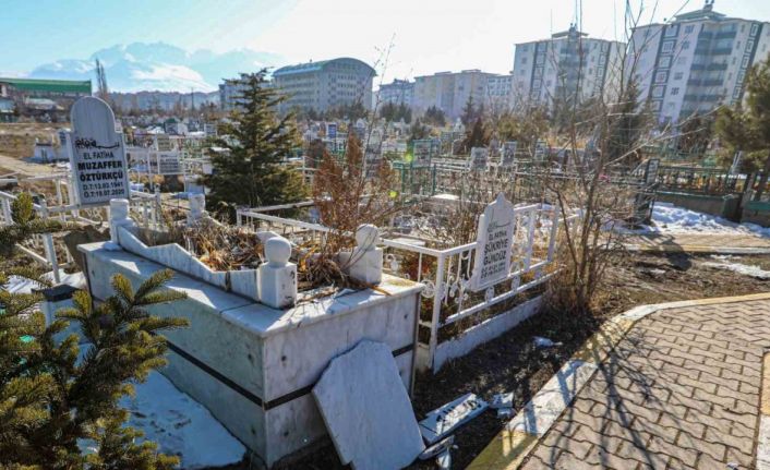 Van’da mezarlığa saldırı: Onlarca mezar tahrip edildi