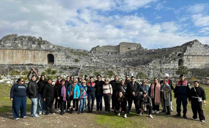 Yabancı turistlere Jandarmadan doğa sevgisi