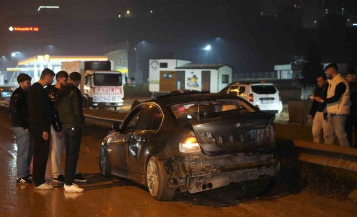 Yağmurun kayganlaştırdığı yolda zincirleme kaza: 1 yaralı