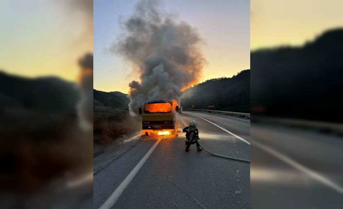 Yakıt dolu tanker alev aldı