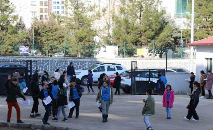 Yarıyıl tatili için "karne zili" çaldı