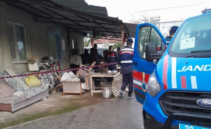 Yaşlı adam iki yerinden vurulmuş halde ölü olarak bulundu