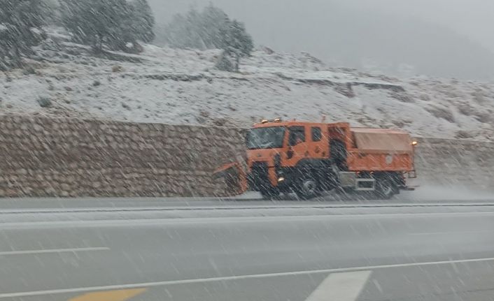 Yeni Konya Antalya Kara yolunda kar yağışı