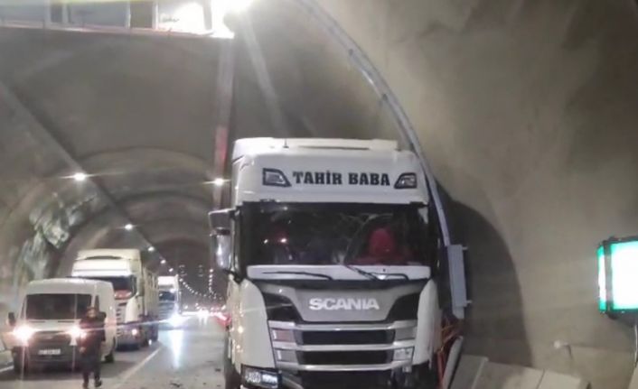 Yeniköprü Tüneli’nde kaza: 1 yaralı