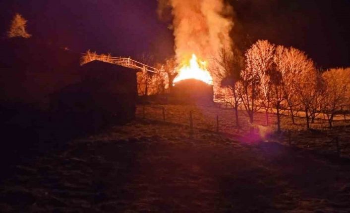 Yılbaşı gecesi yangın kabusu: Evi küle döndü, yaralı kurtuldu