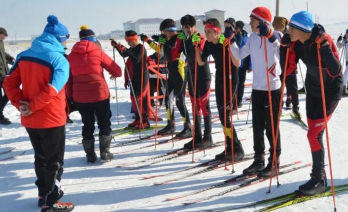 Yüksekova’da ’Kayaklı Koşu İl Birinciliği’ heyecanı