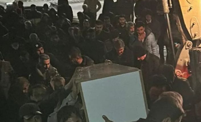 Yüksekova’da köpeklerin saldırısı sonucu ölen 12 yaşındaki Eslem toprağa verildi