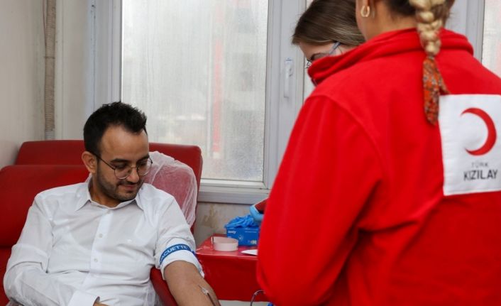 Yunusemre Belediye personelinden Kızılaya kan bağışı