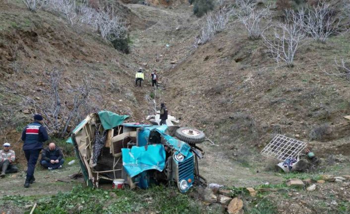 Zeytin işçilerini taşıyan araç uçuruma yuvarlandı: 1 ölü, 4 yaralı