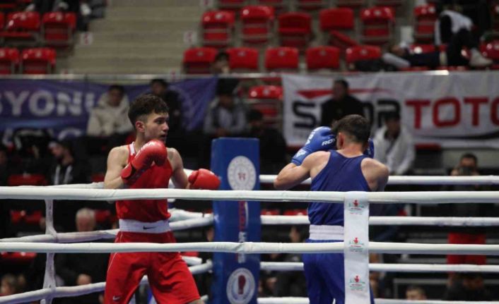 100. Yıl Büyük Erkekler Türkiye Ferdi Boks Şampiyonası Konya’da başladı