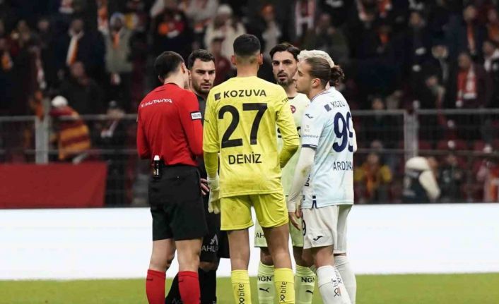 Adana Demirspor, Galatasaray maçında sahadan çekildi