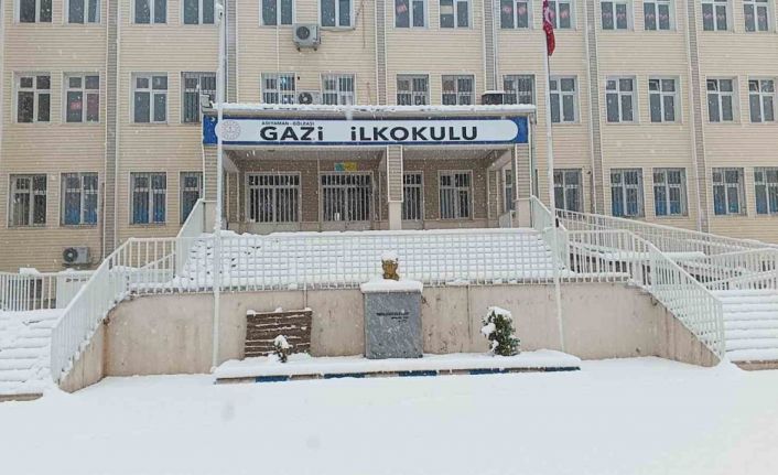 Adıyaman’da eğitime kar engeli