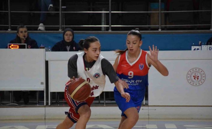 Afyonkarahisar’da U-14 Basketbol Kızlar Bölge Şampiyonası heyecanı