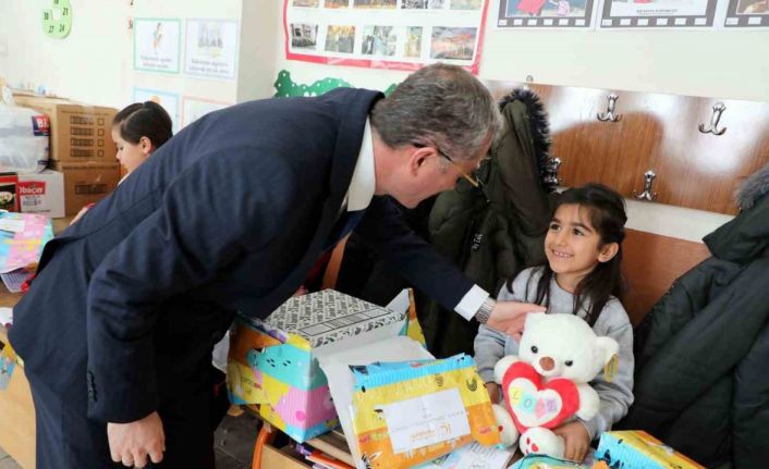 Ağrı’da "IC Mutluluk Harekatı" ile çocukların oyuncak hayalleri gerçek oldu