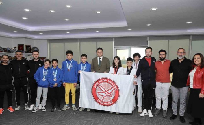Aliağa’nın şampiyon gençlerinden Başkan Serkan Acar’a ziyaret