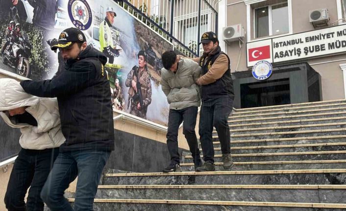 Anahtarı üzerinde bırakıp hava almaya çıktı: Arabası saniyeler içinde çalındı