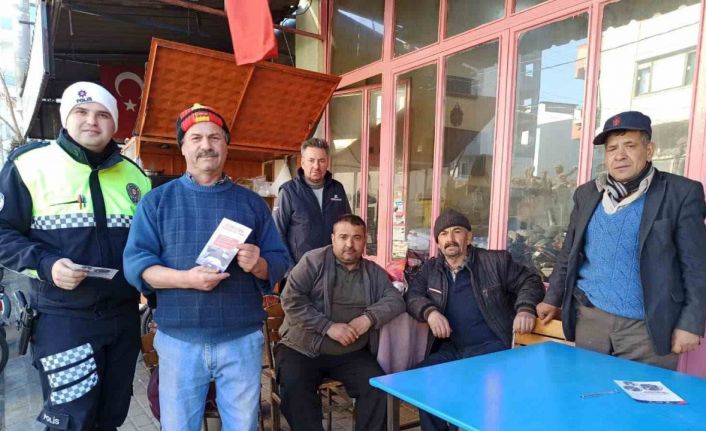 Araç sürücüleri ’ambulanslara fermuar sistemi ile yol verme’ hakkında bilgilendirildi
