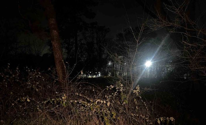 Arnavutköy‘de ağaçlık alanda erkek cesedi bulundu