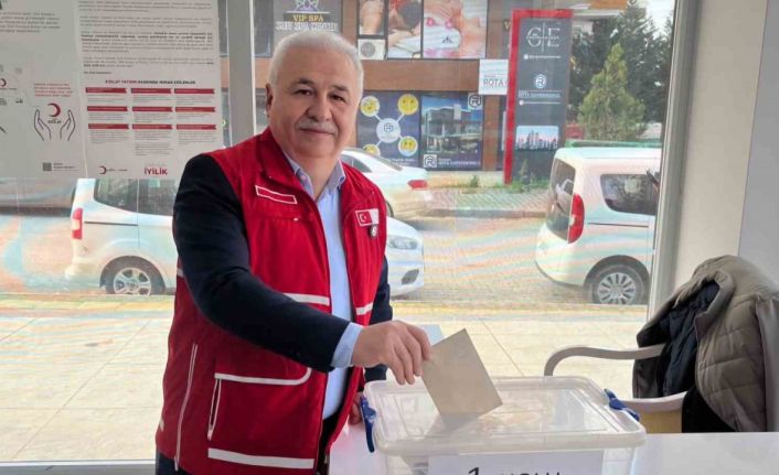 Atakum Kızılay Başkanı Fevzi Er güven tazeledi