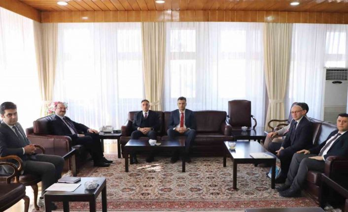Atatürk Üniversitesinden gençlere yeni fırsat: Öğrenciler hem çalışacak hem öğrenecek