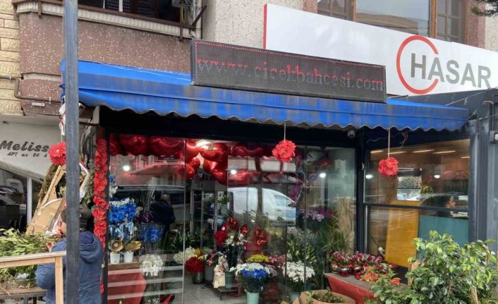 Bakırköy’de sevgililer günü öncesi ilginç hırsızlık kamerada