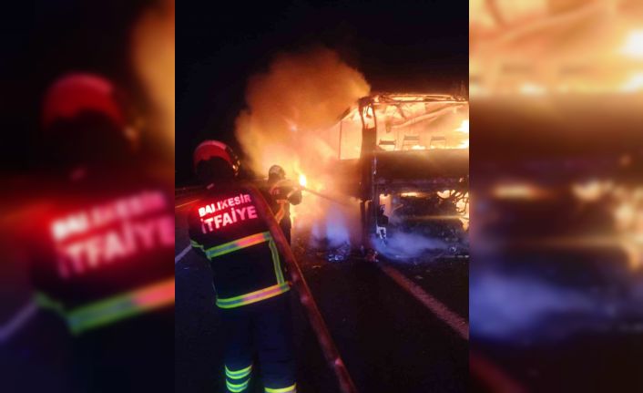 Balıkesir’de 34 yolcusu bulunan otobüs sabaha karşı yandı