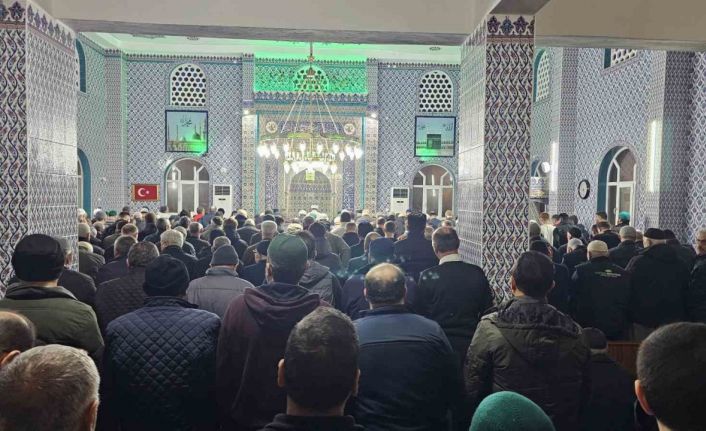 Bandırma’da ilk teravih namazı kılındı