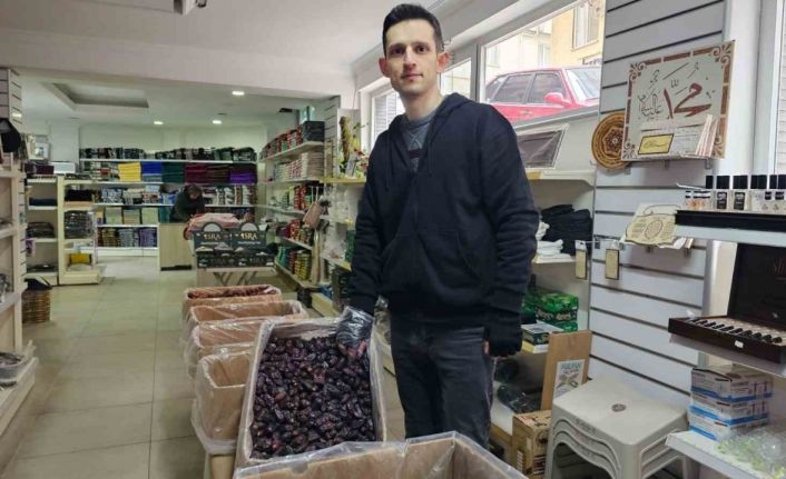 Bandırma’da Ramazan öncesi hurma satışlarında yoğunluk artıyor