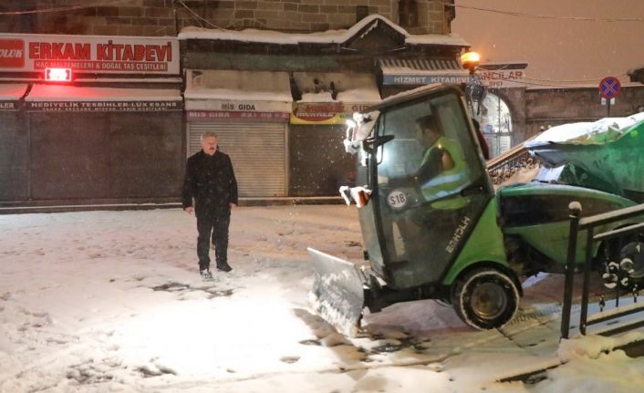 Başkan Palancıoğlu, karla mücadele için gece gündüz sahada