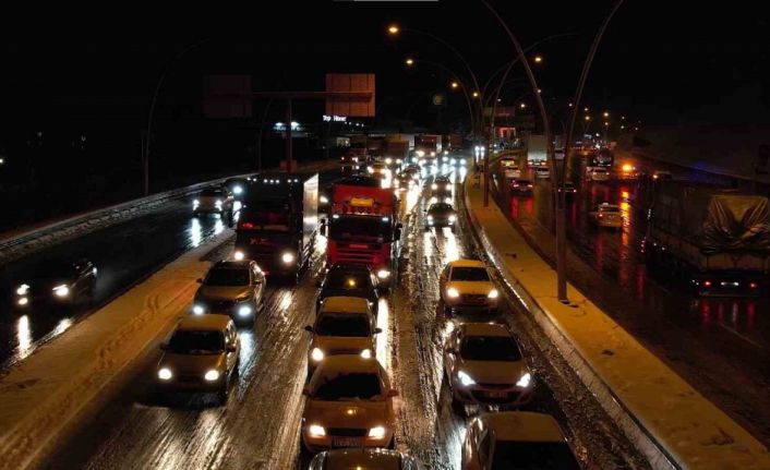 Başkentte kaza sonrası trafik durdu