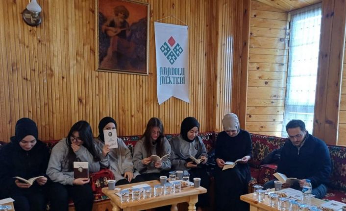 Bayburt’ta ’Anadolu Mektebi Yazar Okumaları’ toplantısı gerçekleştirildi