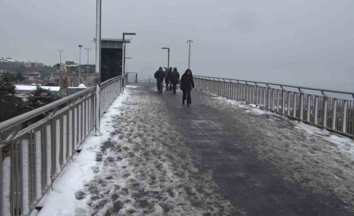 Beylikdüzü ve Büyükçekmece’de kar yağışı