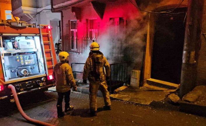 Beyoğlu’nda 4 katlı binada elektrik sobasından yangın çıktı
