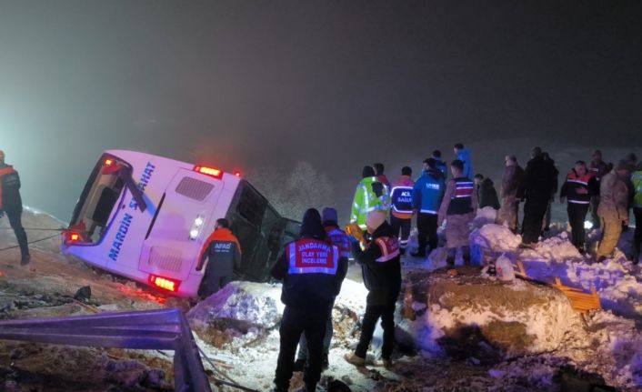 Bingöl’de yolcu otobüs devrildi: 4 ölü, 32 yaralı