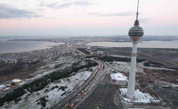 Büyükçekmece’de kartpostallık kar manzarası
