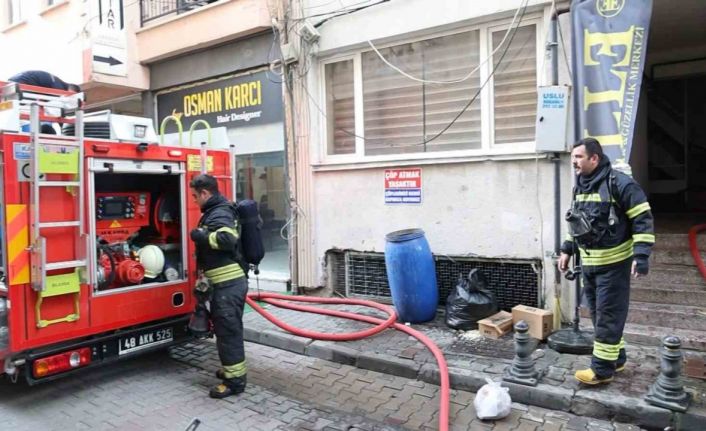 Çatı yangını itfaiyeyi seferber etti